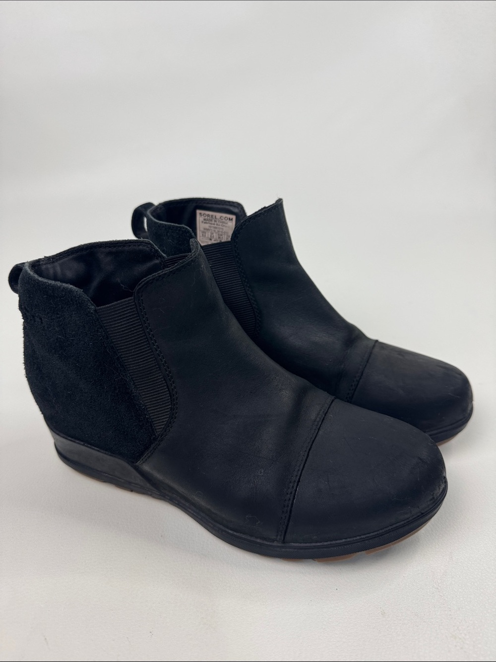 Sorel Black leather Chelsea Wedge ankle Booties Size 8.5 Pull on Cushioned